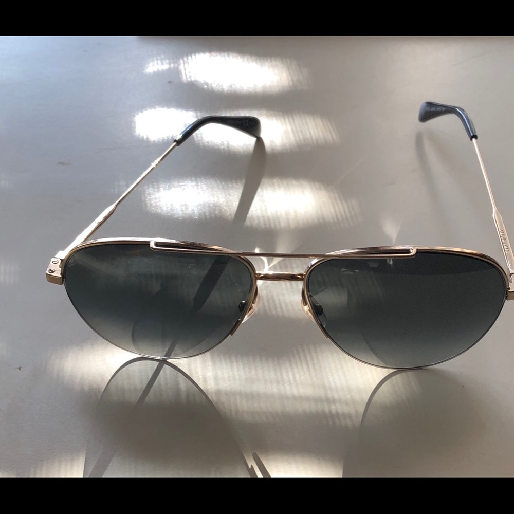 Woman Authentic Givenchy sunglasses!